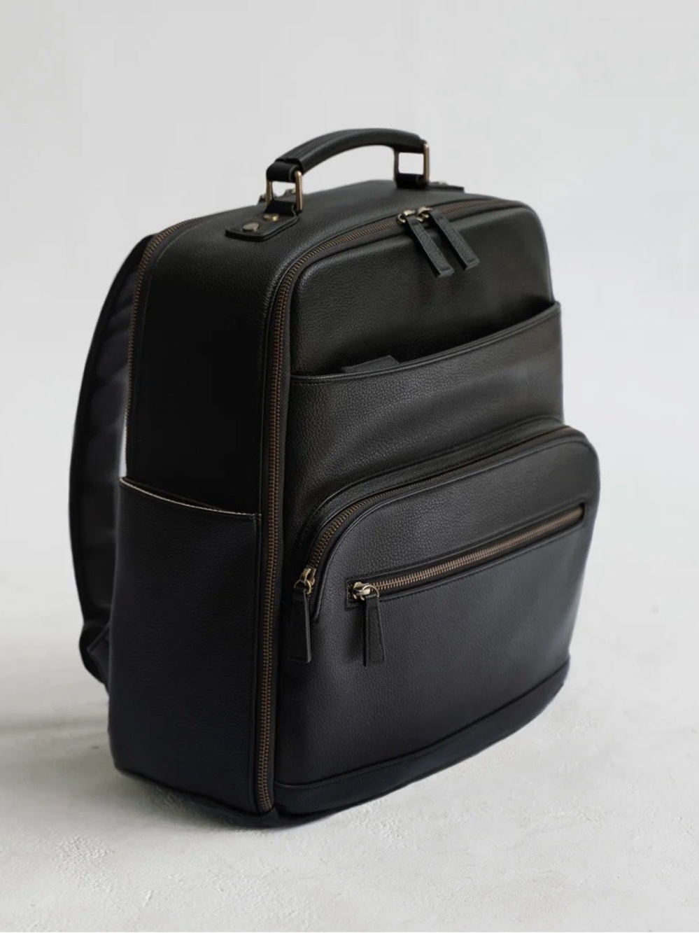 Kamrette 
The Lyra Camera Backpack
EUC